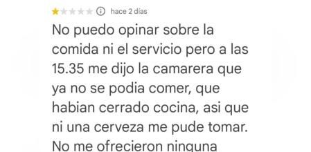 La reseña de un cliente tras acudir a un restaurante y la posterior respuesta del propietario del negocio
