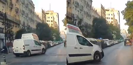 La furgoneta se incorporó sin mirar la vía