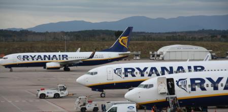 Aviones de Ryanair en el aeropuerto de Girona
