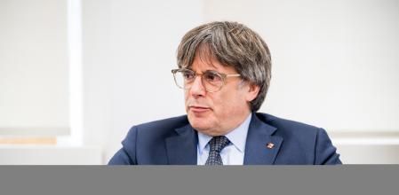 El presidente de Junts per Catalunya, Carles Puigdemont, durante una reunión con el presidente de la Generalitat, a 2 de agosto de 2025, en Bruselas (Bélgica). Illa, quién ha promovido la reunión, ha remarcado su intención de tenerla con la voluntad de mandar un mensaje de diálogo, además ayer 1 de septiembre, lamentó no poder recibir al expresidente catalán en el Palau de la Generalitat al no aplicarse la ley de amnistía.
