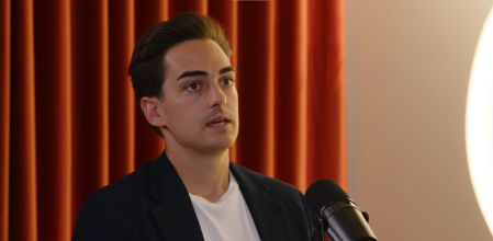 Javi Linares, asesor financiero y creador de uno de los canales de educación financiera más influyentes en habla hispana.