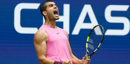 Carlos Alcaraz, celebrando la victoria en semifinales del US Open contra Djokovic