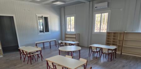 Una de las aulas provisionales donde arranca el curso para los alumnos afectados por la riada de octubre pasado