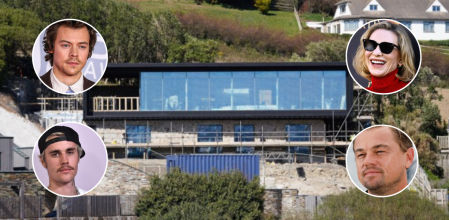 De fondo, la nueva casa ecológica que Cate Blanchett se está construyendo en Mawgan Porth, Cornualles (Reino Unido), para disgusto de los vecinos