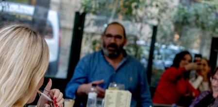 FOTO ALEX GARCIA LA CONSELLERIA DE SALUT QUIERE PHOHIBIR FUMAR EN LAS TERRAZAS DE LOS BARES 2023/12/11