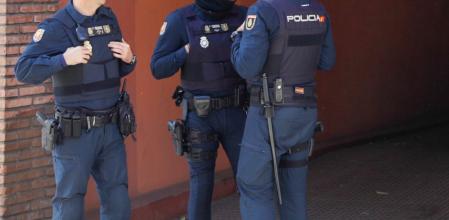 Muchas comisarías de Policía Nacional siguen sin disponer de armeros individuales.