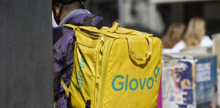 Un repartidor de Glovo en una calle de Madrid, a 29 de agosto de 2025