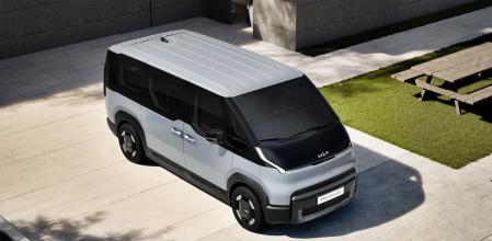 Exteriormente, el nuevo monovolumen de Kia destaca por su aspecto contemporáneo, por su gran superficie acristalada y por una línea de cintura baja&nbsp;