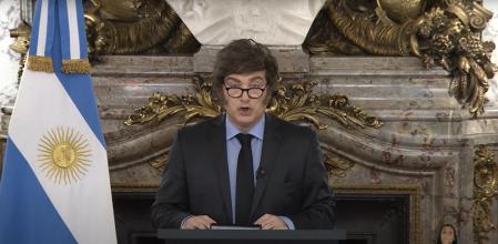 El presidente argentino, Javier Milei, ayer durante el discurso televisado en el que anunció su plan de presupuestos para el 2026  (AFP)