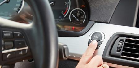 Según el vehículo puede arrancar con llave o con el botón del sistema start-stop<br>