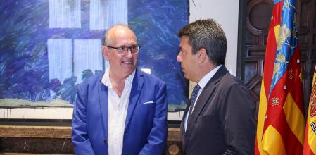 Carlos Mazón junto al presidente de SOS Desaparecidos, Jaume Amills