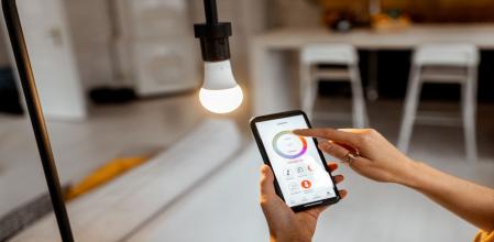 Ilumina tu hogar y ahorra el gasto en energía con estas bombillas LED inteligentes