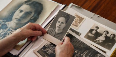 Devuelve a la vida tus recuerdos: cómo restaurar fotografías antiguas gratis de tus padres o abuelos con Nano Banana, la última aplicación de IA de Google Gemini.