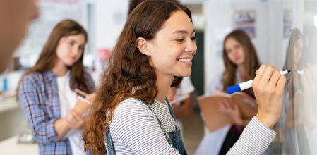 El aprendizaje a través de la resolución de problemas implica que el alumnado se enfrenta a problemas auténticos