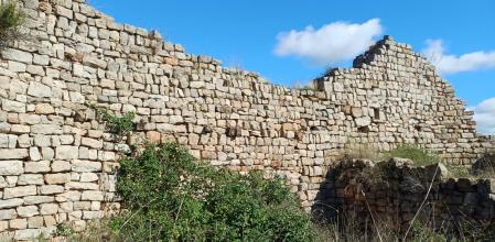 Restos del Castell de Sant Mateu de Bages.