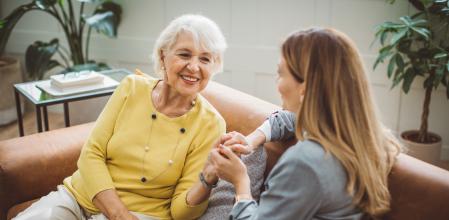 Personas conversando