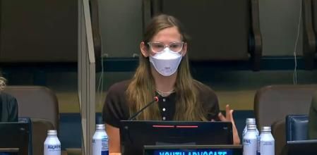 Violet Affleck, hija de Ben Affleck y Jennifer Garner, irrumpe en la ONU con un discurso en defensa del aire limpio y el uso de mascarillas (23, sept, 2025)