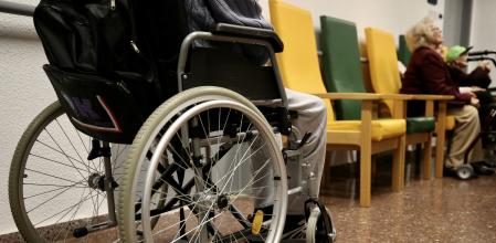 En los primeros nueve meses del año, las plazas residenciales se han reducido en 804 y 969 en centros de día