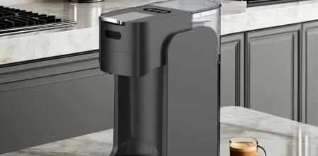 Cafetera sobre una encimera