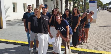 Proceden de ocho países distintos, estudian materias diferentes, pero coinciden en el campus de la Universidad de Alicante.&nbsp;