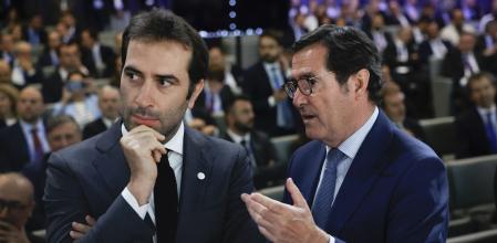El ministro de Economía, Carlos Cuerpo, y el presidente de la CEOE, Antonio Garamendi