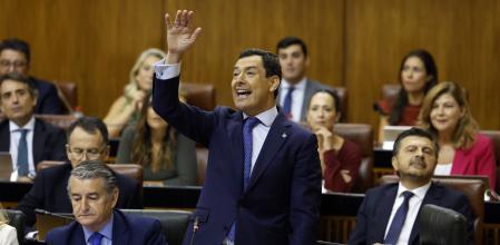 El presidente andaluz, Juanma Moreno, durante un pleno en el Parlamento de Andalucía 