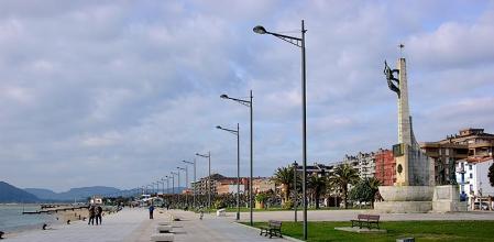 Monumento a Carrero Blanco en Santoña.