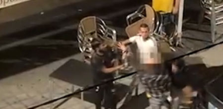 Un momento de la agresión según el vídeo distribuido en redes.