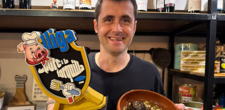 El cuiner Juli Alcoriza, guanyador de la primera edició de la Lliga del Porc i la Forquilla