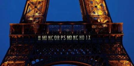 Proclama a favor del aborto libre en la Torre Eiffel
