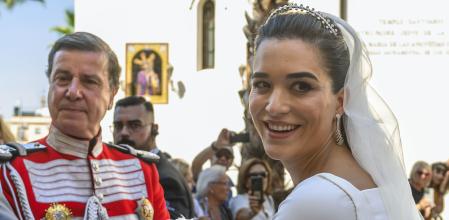 Cayetano Martínez de Irujo y Bárbara Mirjan, en el coche de caballos, una vez convertidos en marido y mujer, en Sevilla