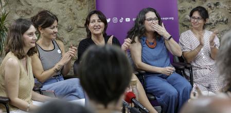 Mçónica Oltra, lanza un beso en una charla organizada por EU.&nbsp;