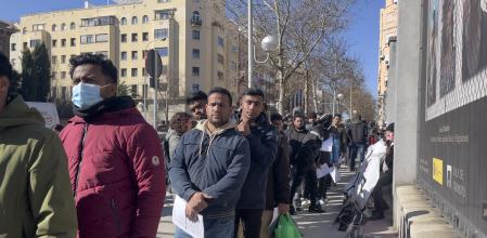MADRID, 17/02/2023.- Medio centenar de personas migrantes y varios colectivos denunciaron este viernes en Madrid 