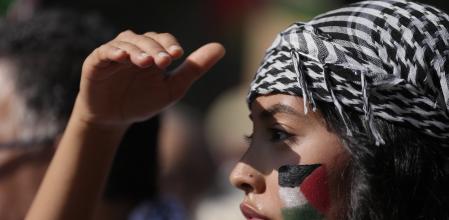 Una participante en la manifestación que tuvo lugar ayer en Barcelona