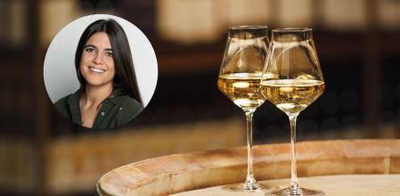 El vino blanco es perfecto para acompañar platos ligeros como pescados, mariscos o ensaladas&nbsp;