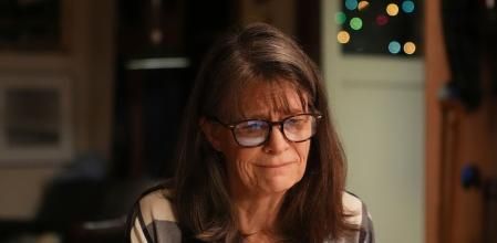 Una emocionada Mary Brunkow, durante la llamada que le comunicó que había ganado el Nobel.