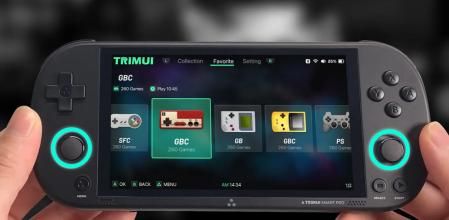 VIdeoconsola entre manos