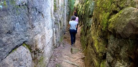 Estrecho corredor de la Mina dels Bandolers.