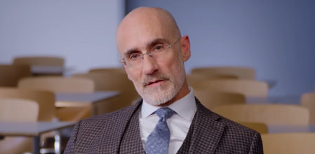 Arthur C. Brooks, profesor de la Harvard Business School.