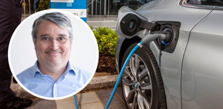 El profesor de Química Ambiental de la UB, Xavier Giménez, cree que los coches eléctricos son una solución para combatir el cambio climático
