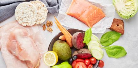 Los FODMAP son carbohidratos que son fermentados rápidamente en el colon y que están presentes en muchos alimentos habituales, como el trigo, las legumbres y algunas frutas y verduras