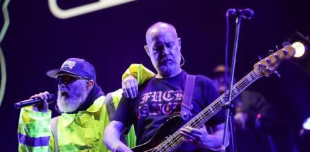 Los músicos Fred Durst y Rivers, de Limp Bizkit, en un concierto en Bogotá en marzo del 2024