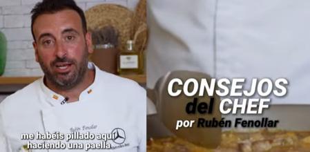 Un cocinero explica la forma de hacer la paella.