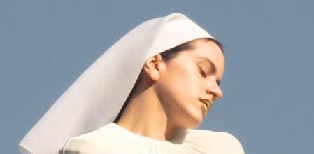 La portada de 'Lux', el nuevo disco de Rosalía,&nbsp;en cuya portada la artista evoca la figura de una monja.&nbsp;