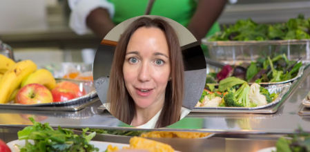 Selección de alimentos saludables en un comedor