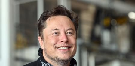 Elon Musk amenaza con abandonar Tesla si la junta directiva no aprueba una compensación de mil millones de dólares