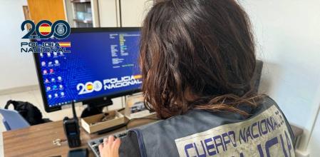 Una investigadora de la Policía Nacional. L