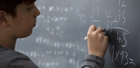 La medida se enmarcaba en una crisis por encontrar profesores con competencias para enseñar en un aula