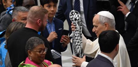 El Papa, tras la audiencia con los representantes de los movimientos populares en el Vaticano 