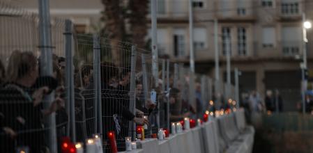 Numerosos vecinos de Paiporta acudieron el domingo hasta el barranco del Poyo convocados por la Plataforma del Voluntariat de la Comunitat Valenciana para realizar un homenaje&nbsp;